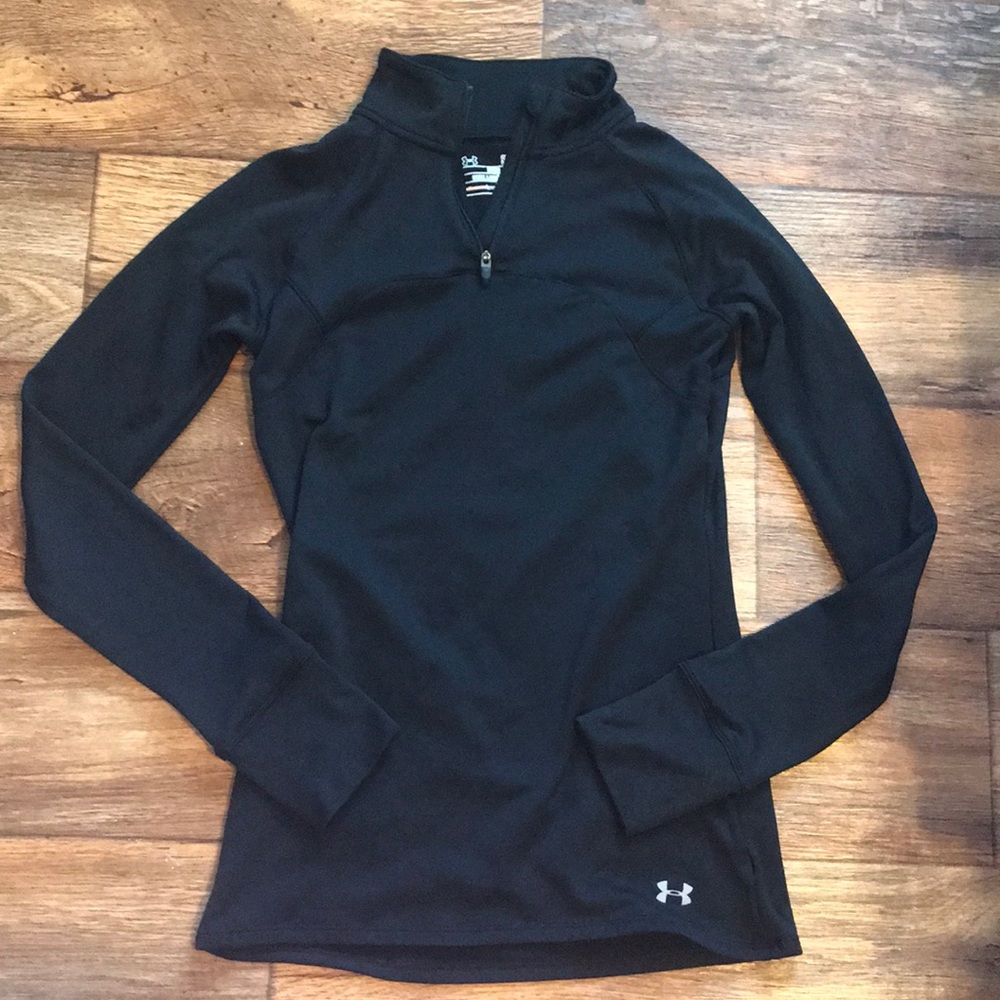 Under Armour Women’s black fitted top Small